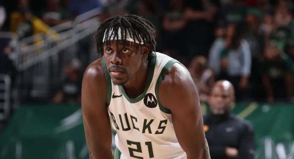  霍勒迪攻防一体雄鹿轻取活塞延续东部领跑优势